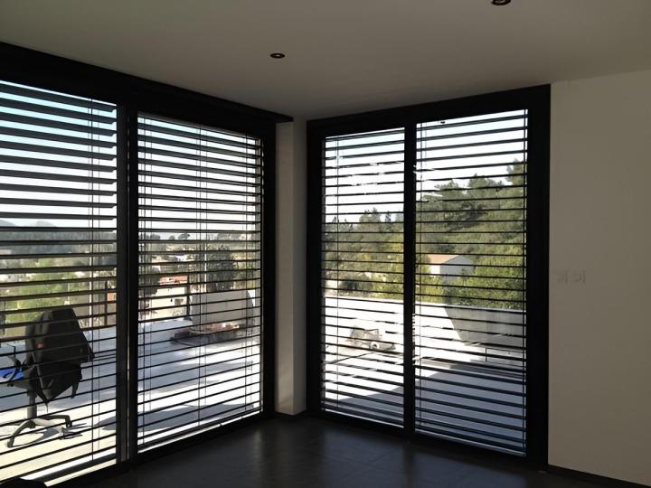 Installation de volets battants et roulants Fayence